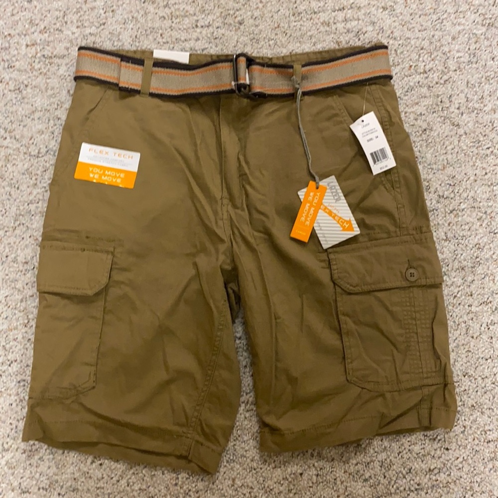 NWT men’s cargo short 34” with belt